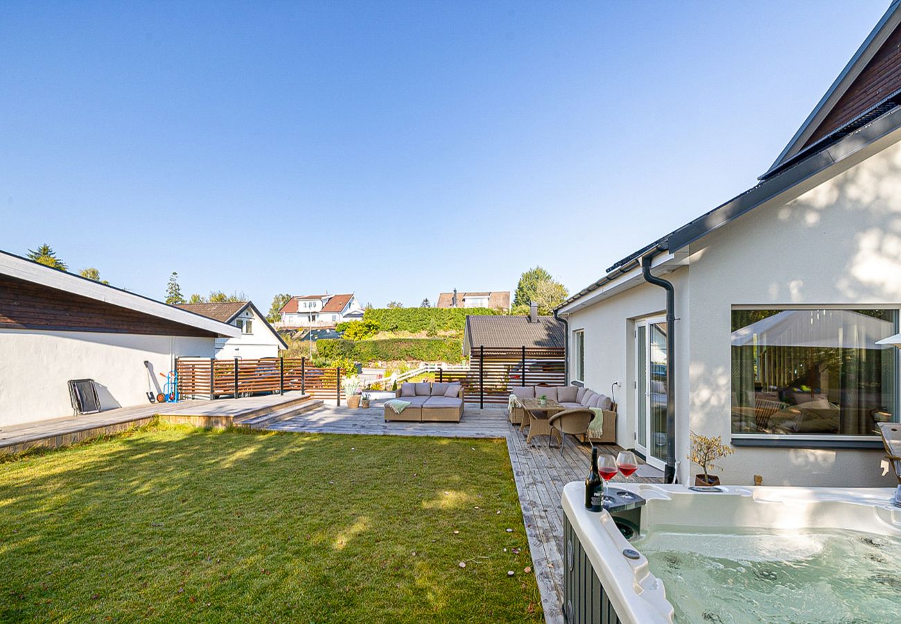 Villa in Vega - Modern villa with jacuzzi