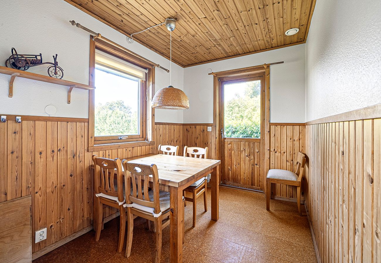 Villa in Bro - Dream location with lake view near BroHof-Golf