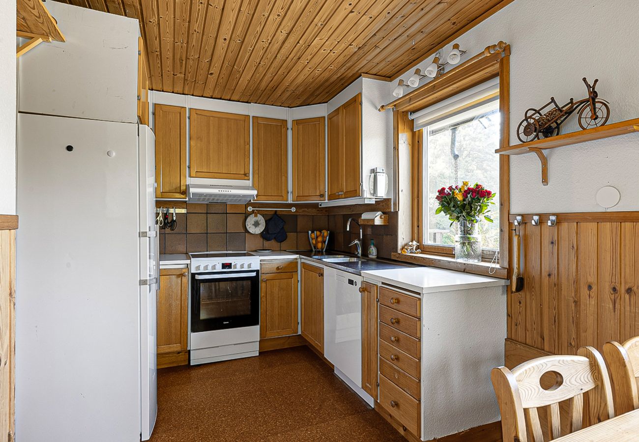 Villa in Bro - Dream location with lake view near BroHof-Golf