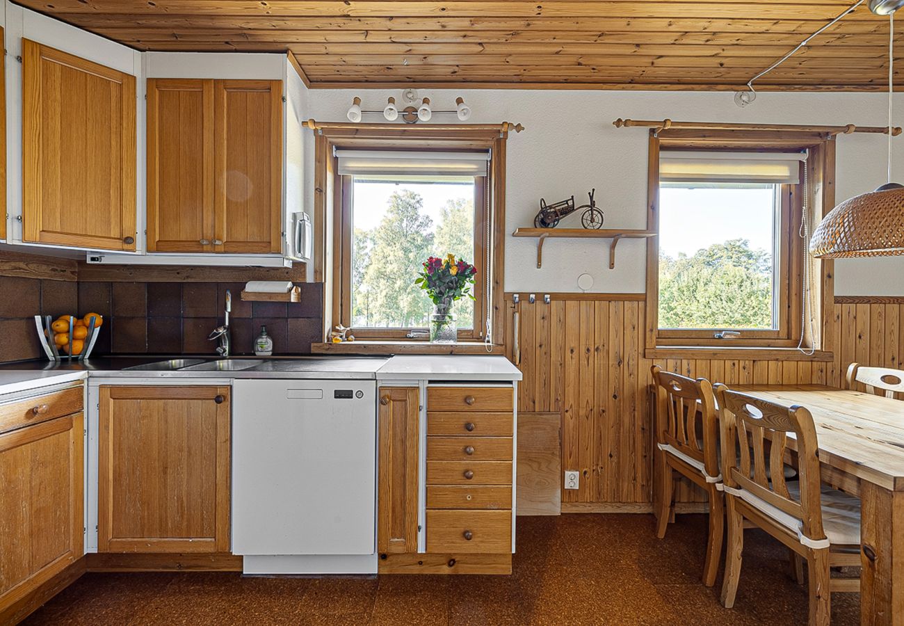 Villa in Bro - Dream location with lake view near BroHof-Golf