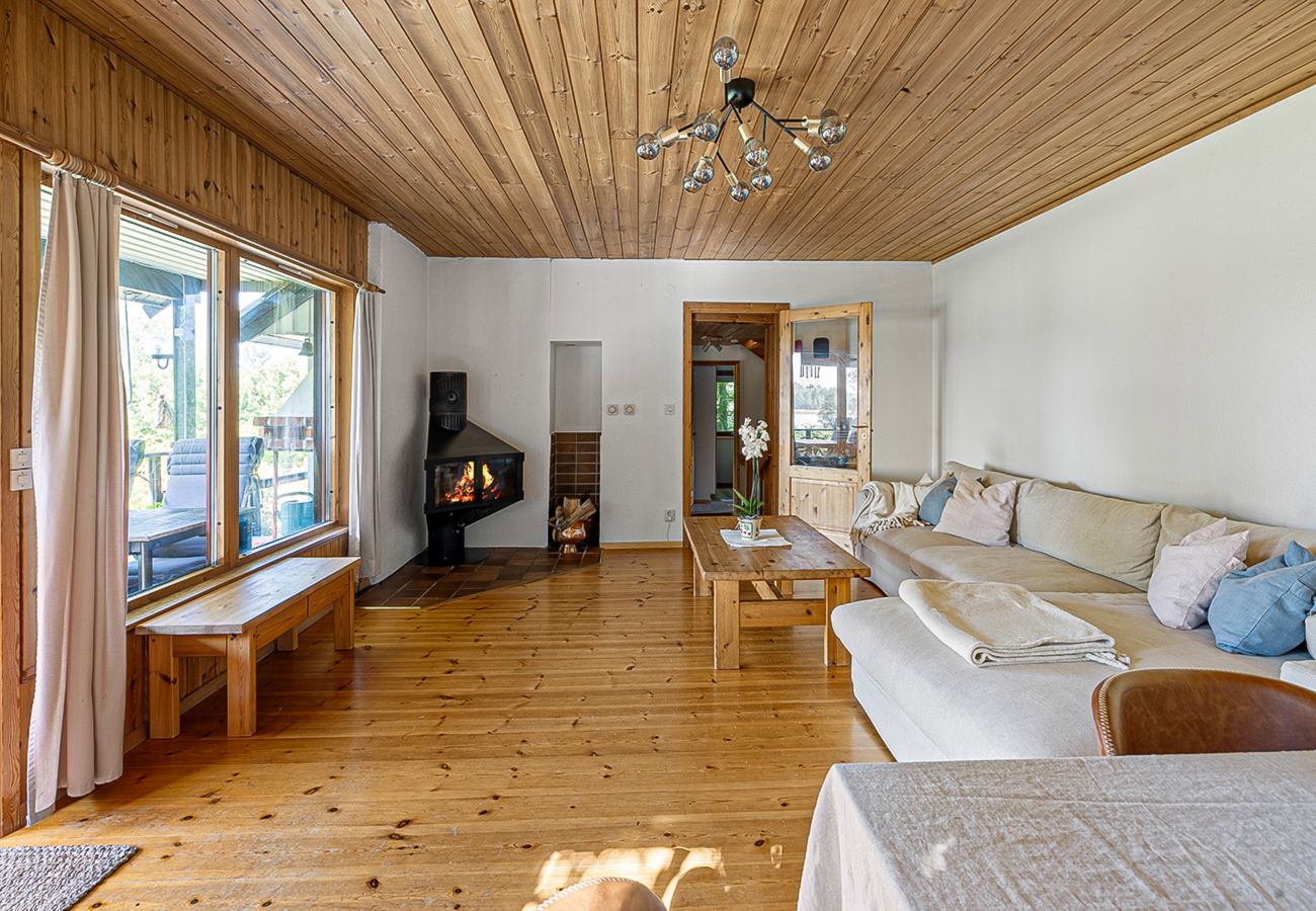 Villa in Bro - Dream location with lake view near BroHof-Golf