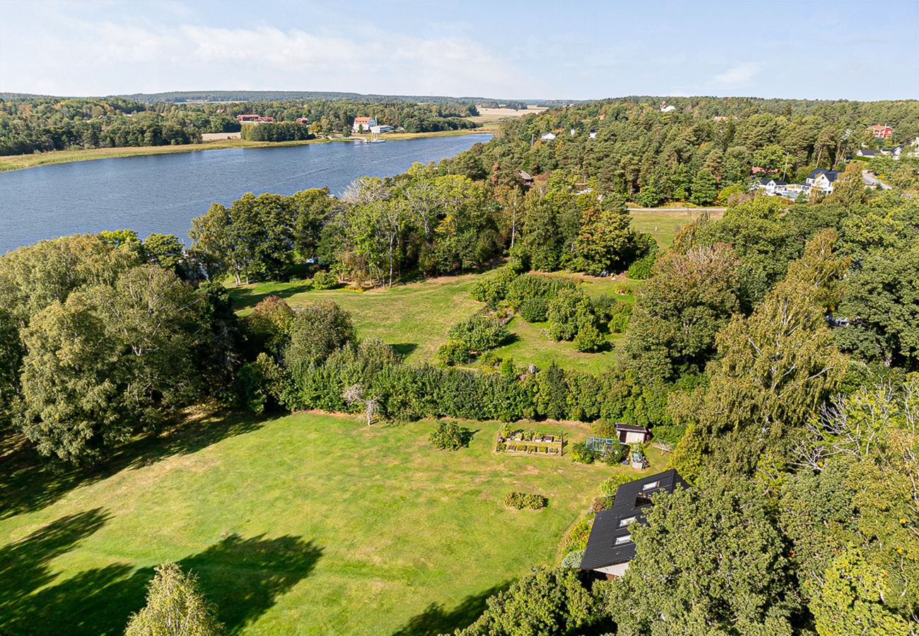 Villa in Bro - Dream location with lake view near BroHof-Golf