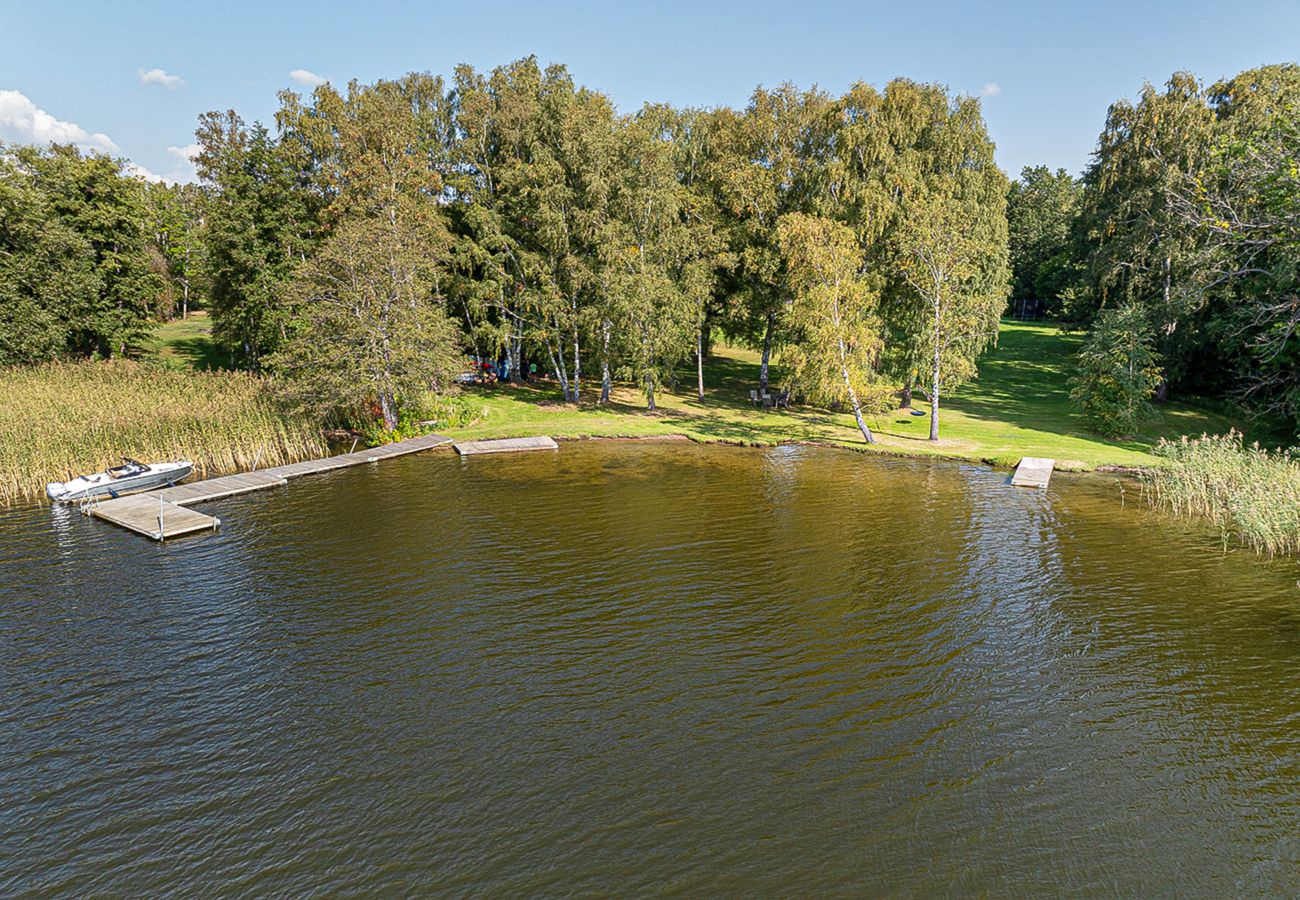 Villa in Bro - Dream location with lake view near BroHof-Golf
