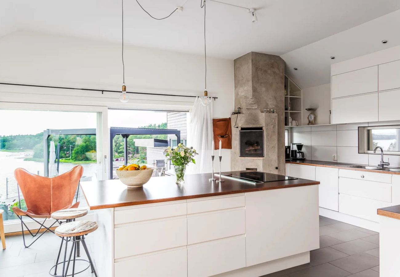 Villa in Värmdö - Dream stay – seafront villa & padel court