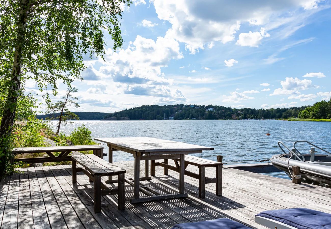 Villa in Värmdö - Dream stay – seafront villa & padel court