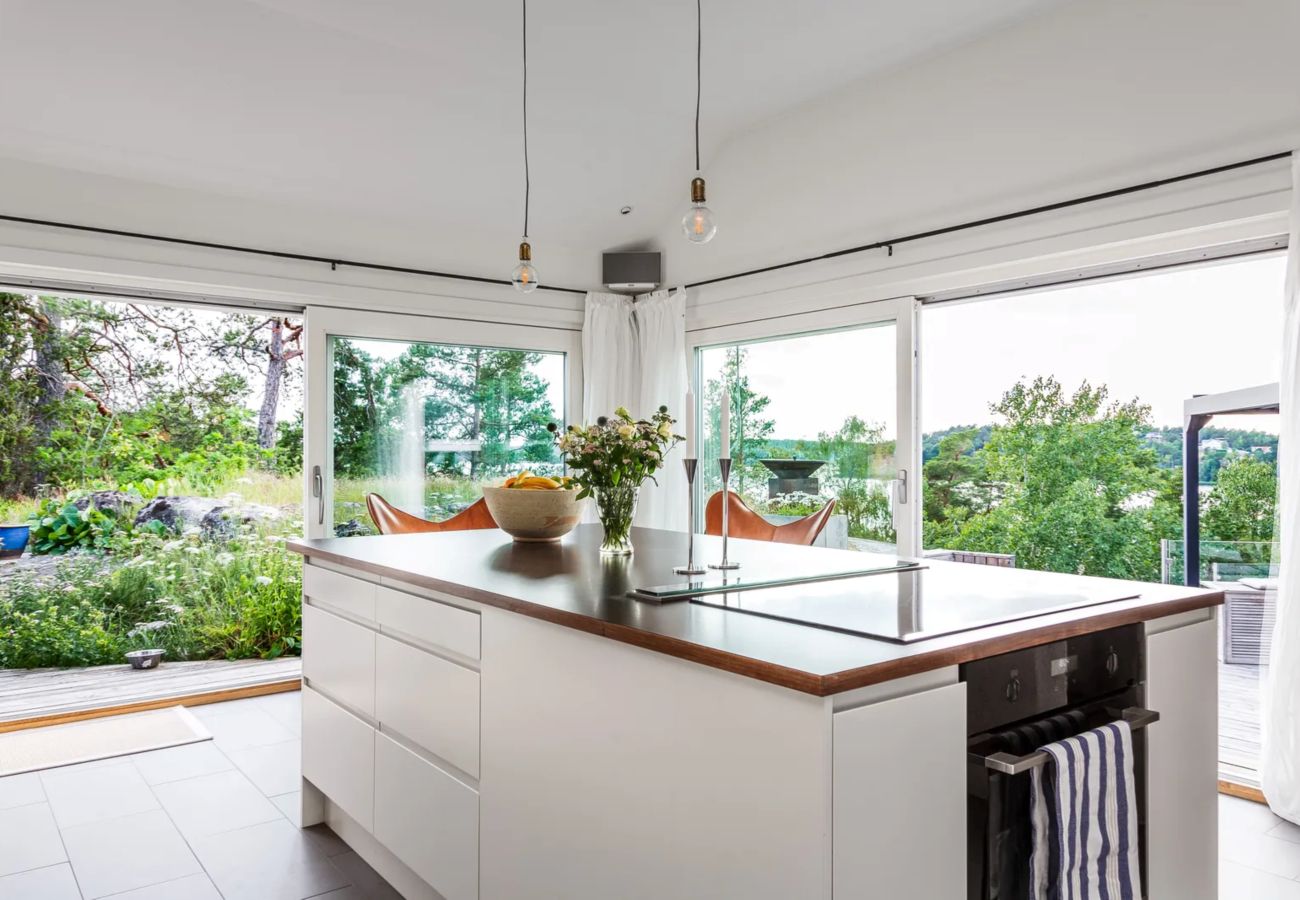 Villa in Värmdö - Dream stay – seafront villa & padel court