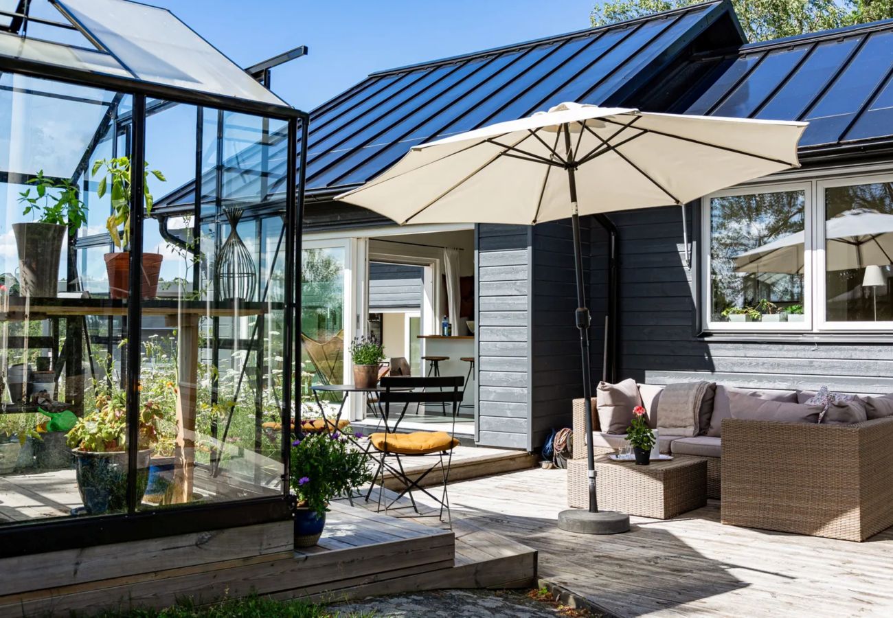 Villa in Värmdö - Dream stay – seafront villa & padel court