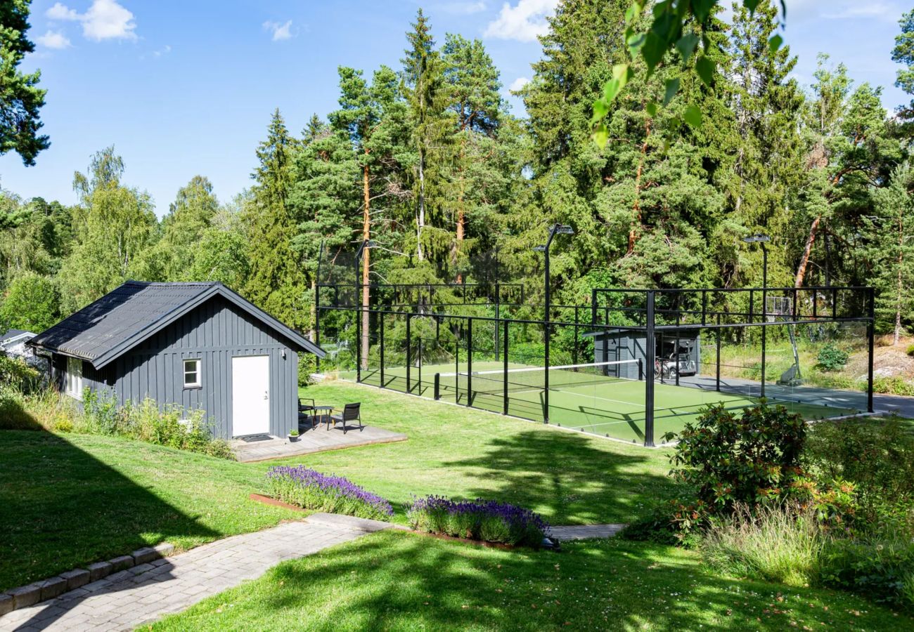 Villa in Värmdö - Dream stay – seafront villa & padel court
