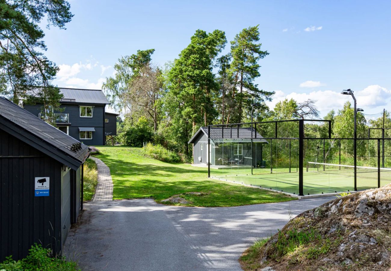 Villa in Värmdö - Dream stay – seafront villa & padel court