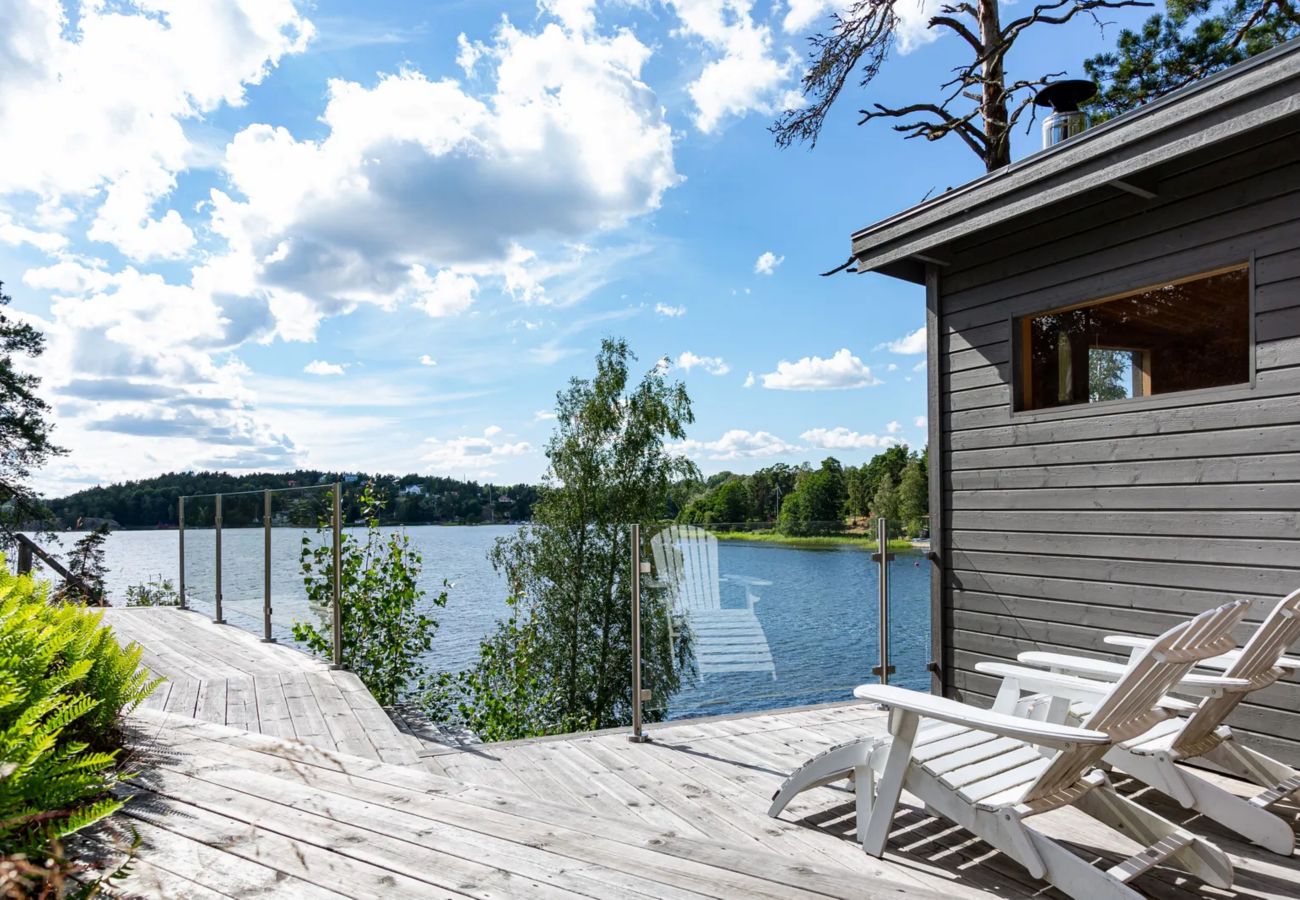 Villa in Värmdö - Dream stay – seafront villa & padel court