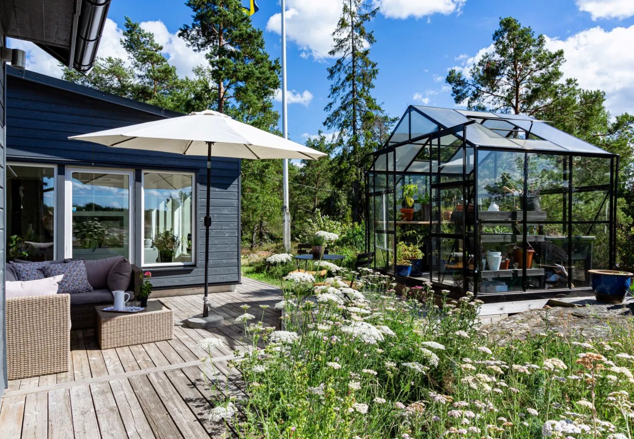 Villa in Värmdö - Dream stay – seafront villa & padel court
