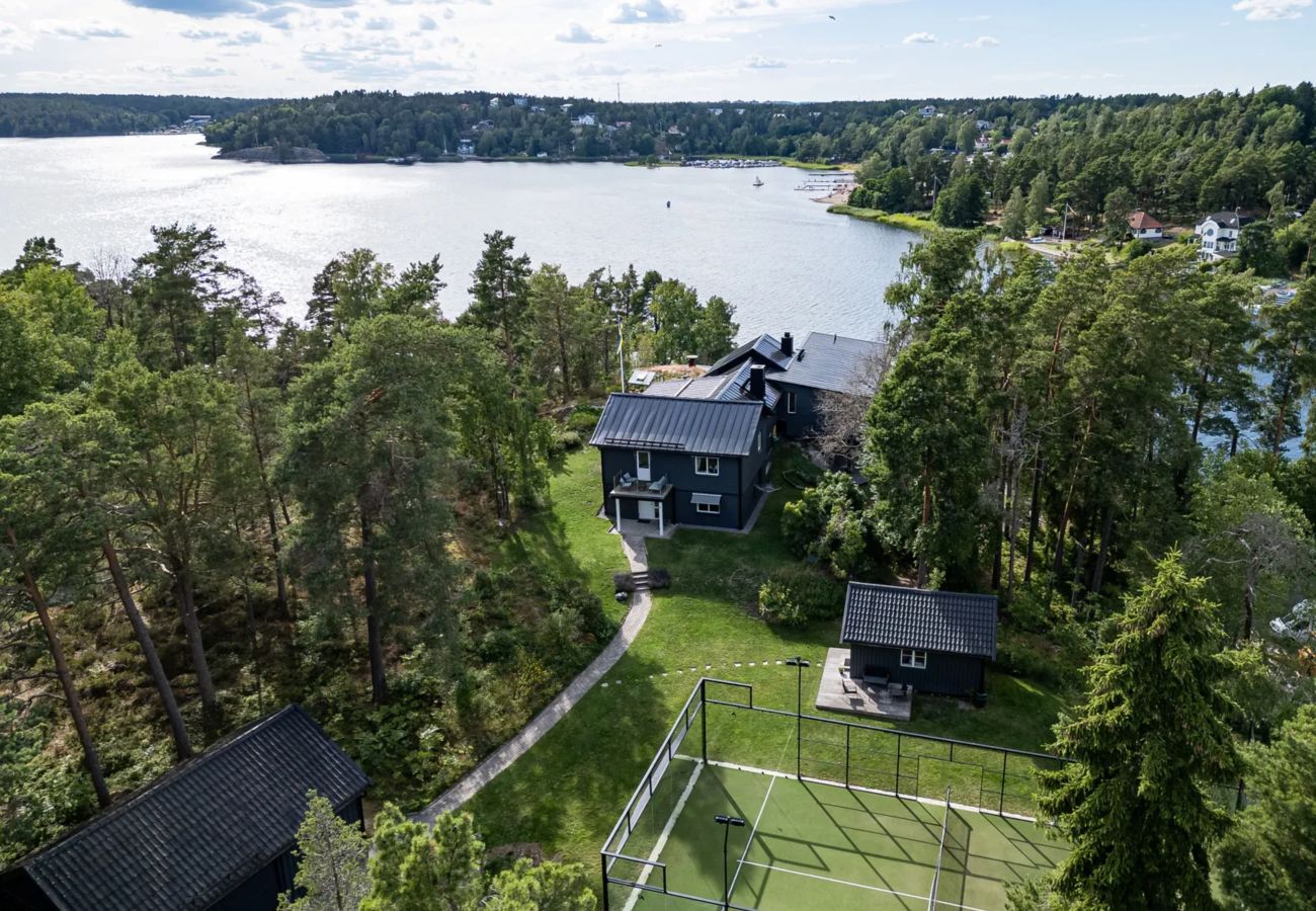 Villa in Värmdö - Dream stay – seafront villa & padel court