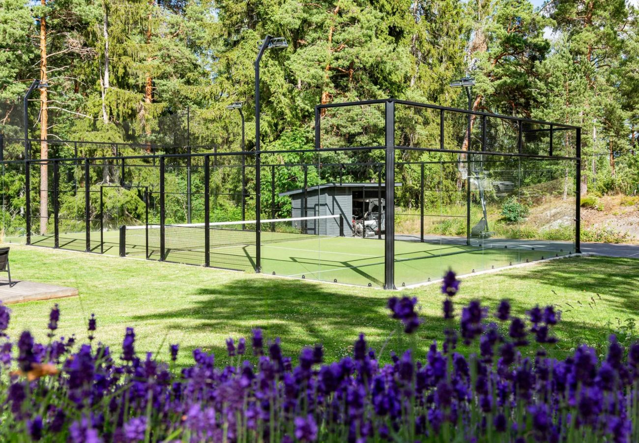 Villa in Värmdö - Dream stay – seafront villa & padel court