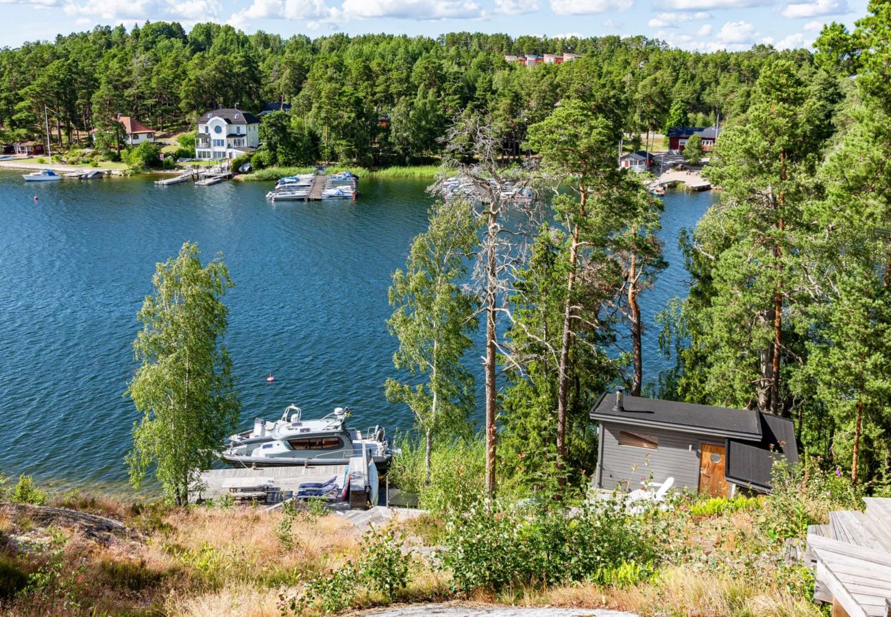 Villa in Värmdö - Dream stay – seafront villa & padel court