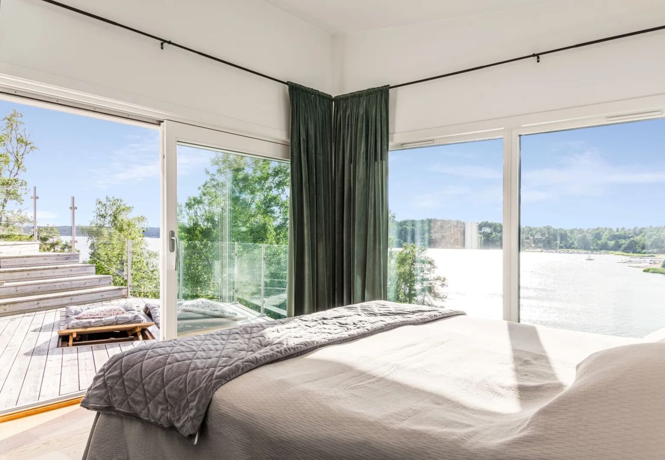 Villa in Värmdö - Dream stay – seafront villa & padel court