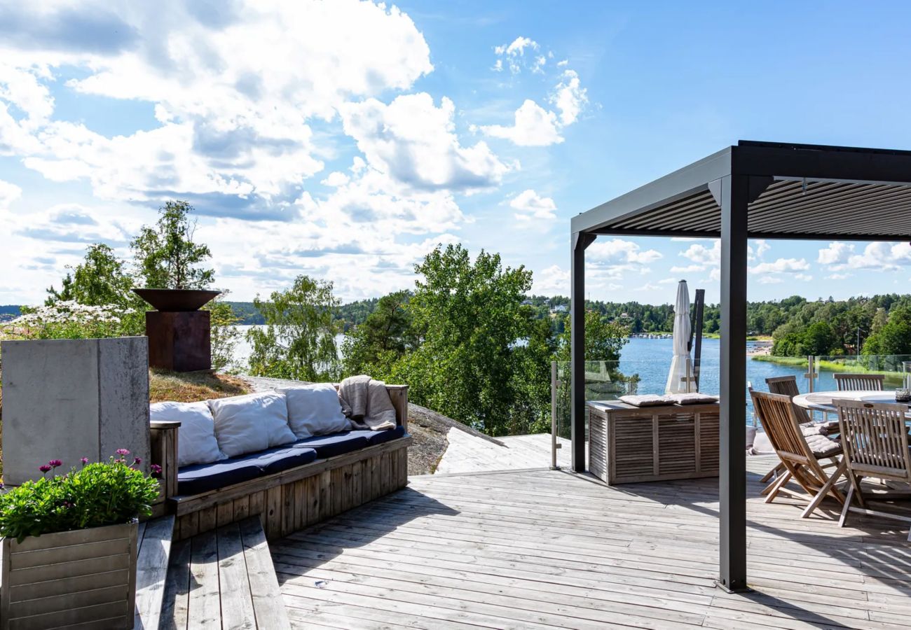 Villa in Värmdö - Dream stay – seafront villa & padel court