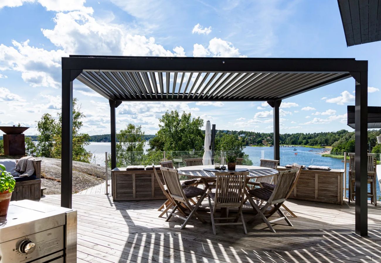 Villa in Värmdö - Dream stay – seafront villa & padel court