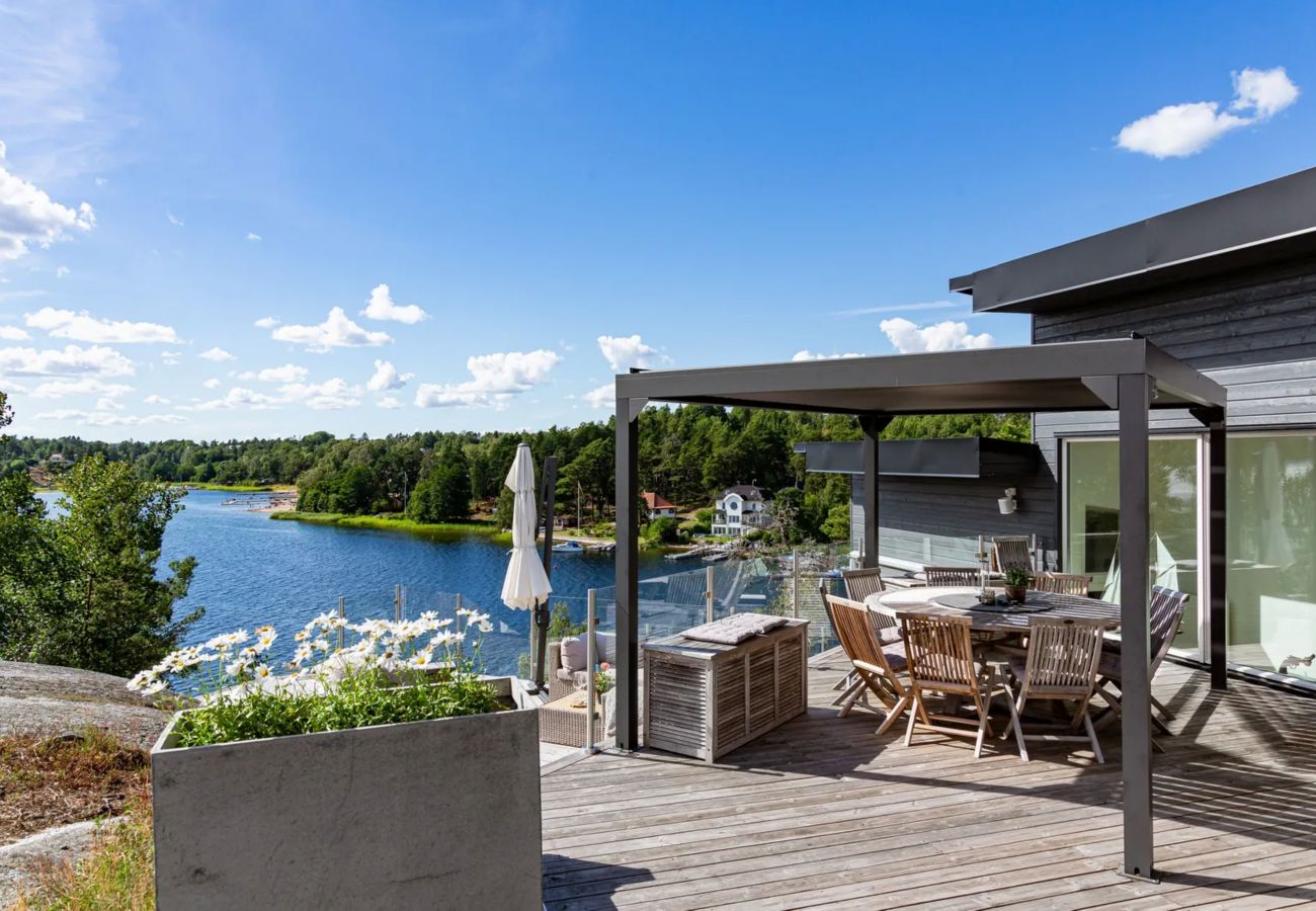 Villa in Värmdö - Dream stay – seafront villa & padel court