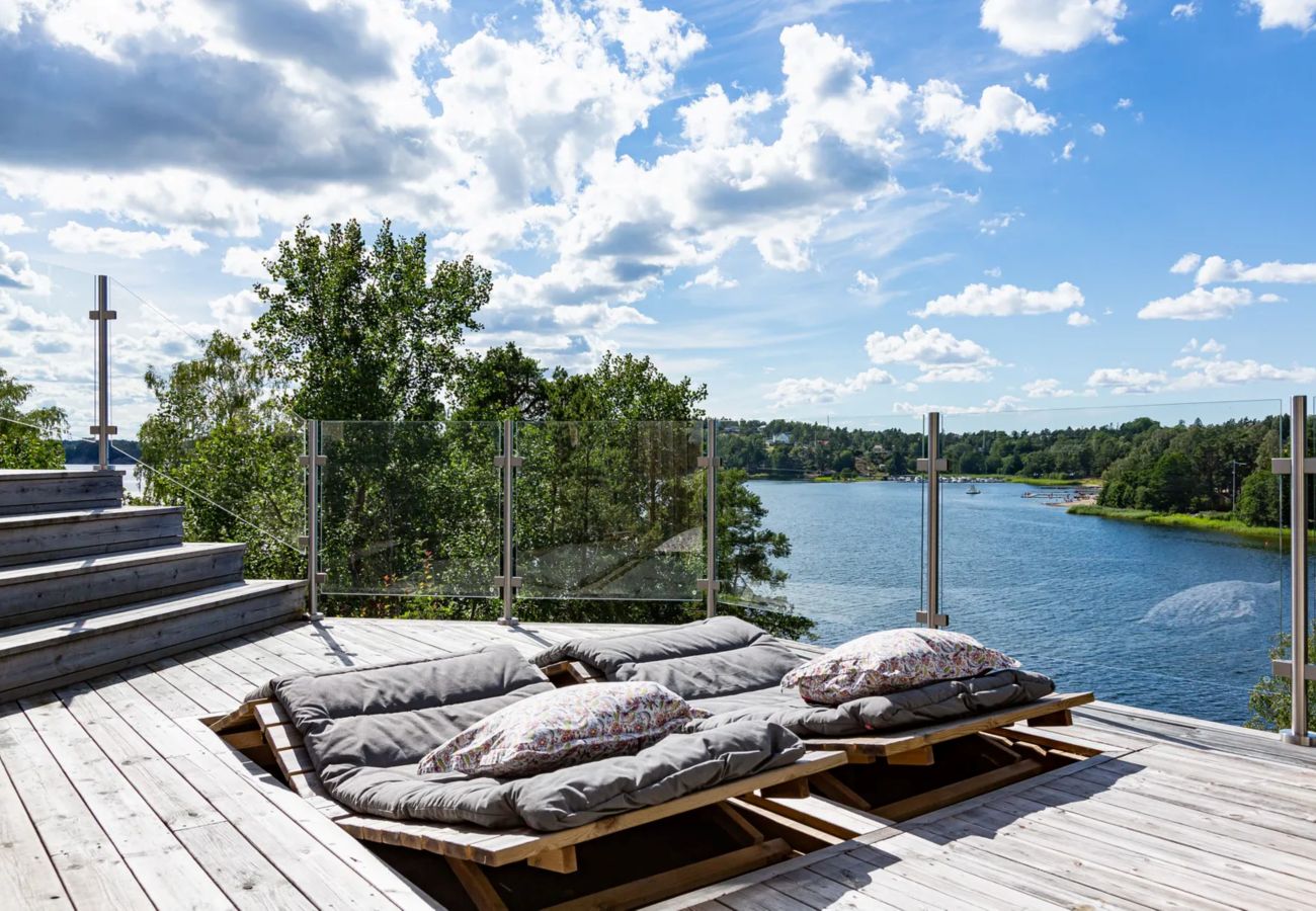 Villa in Värmdö - Dream stay – seafront villa & padel court