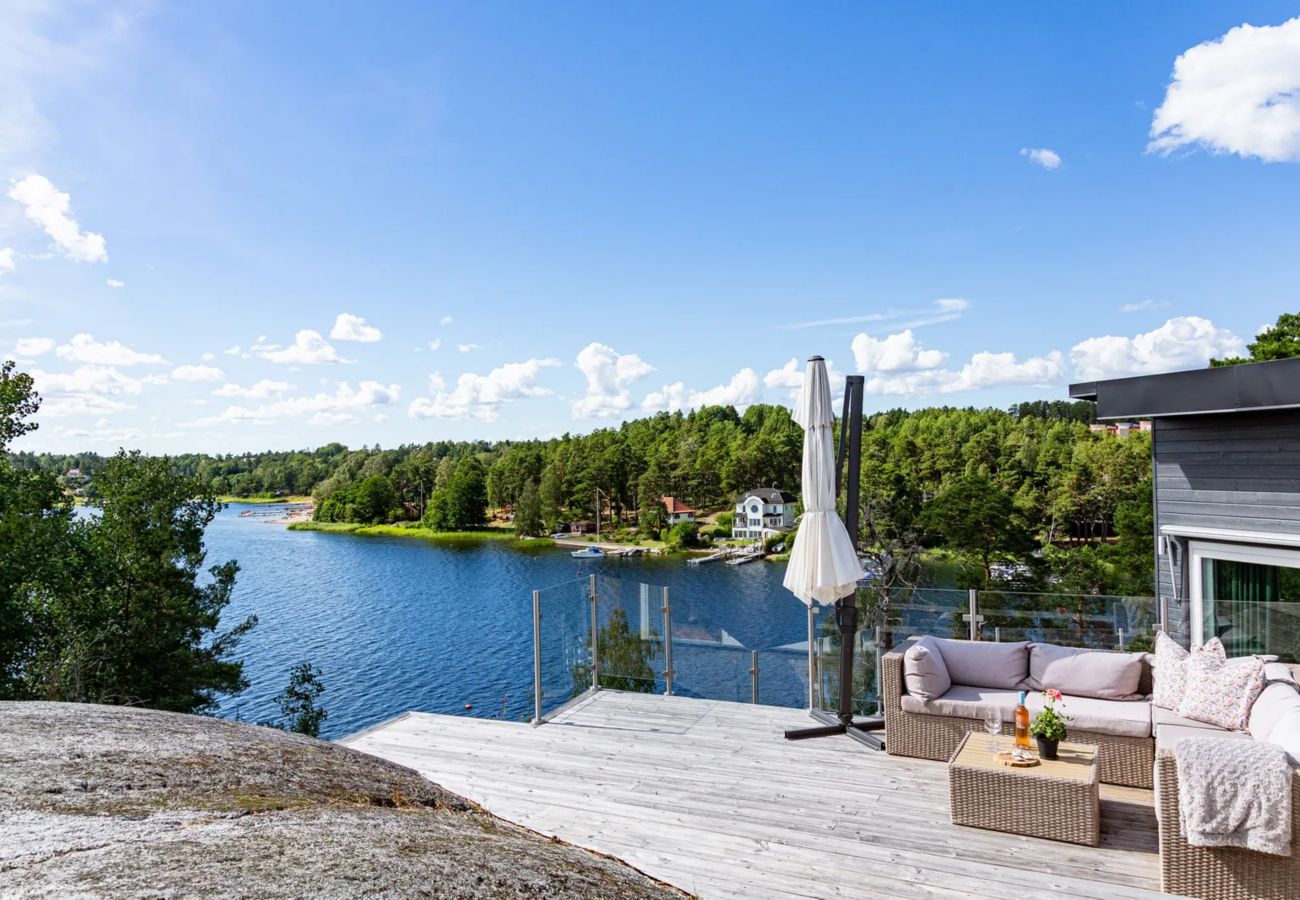 Villa in Värmdö - Dream stay – seafront villa & padel court