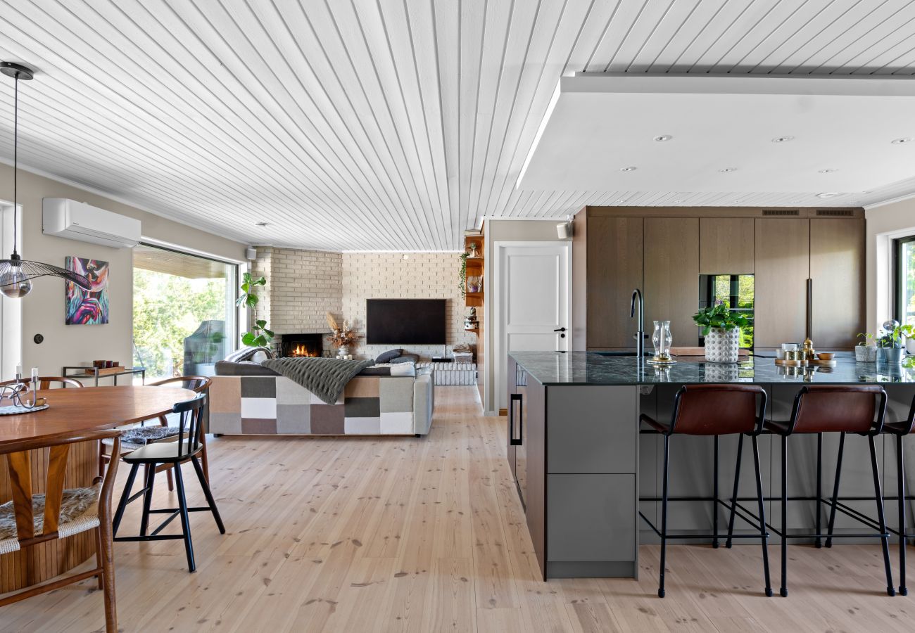 Villa in Värmdö - Golf and Pool Retreat