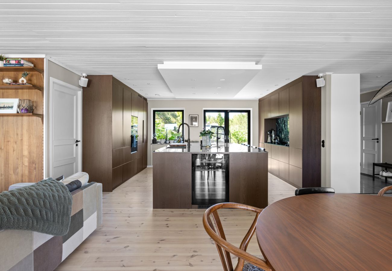 Villa in Värmdö - Golf and Pool Retreat