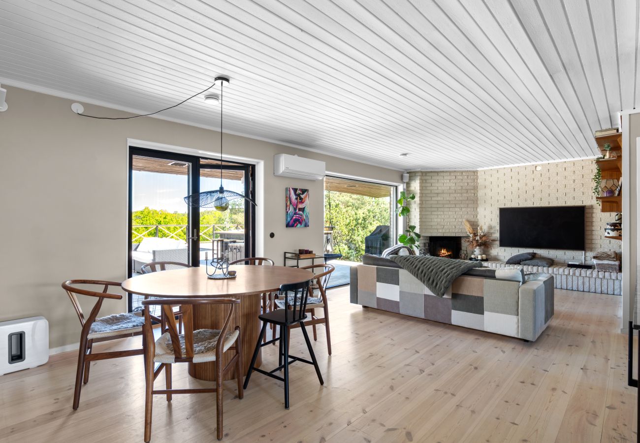 Villa in Värmdö - Golf and Pool Retreat
