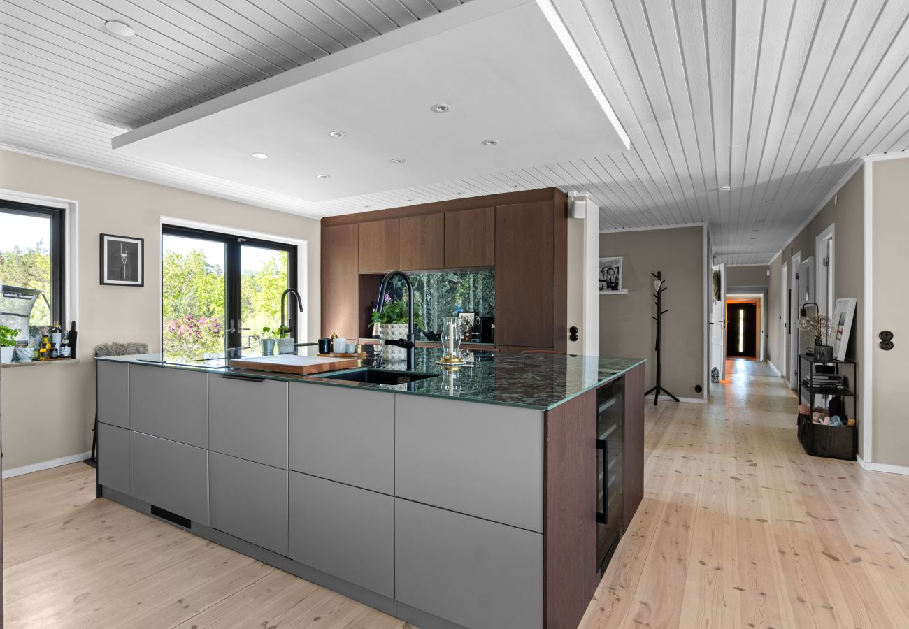 Villa in Värmdö - Golf and Pool Retreat
