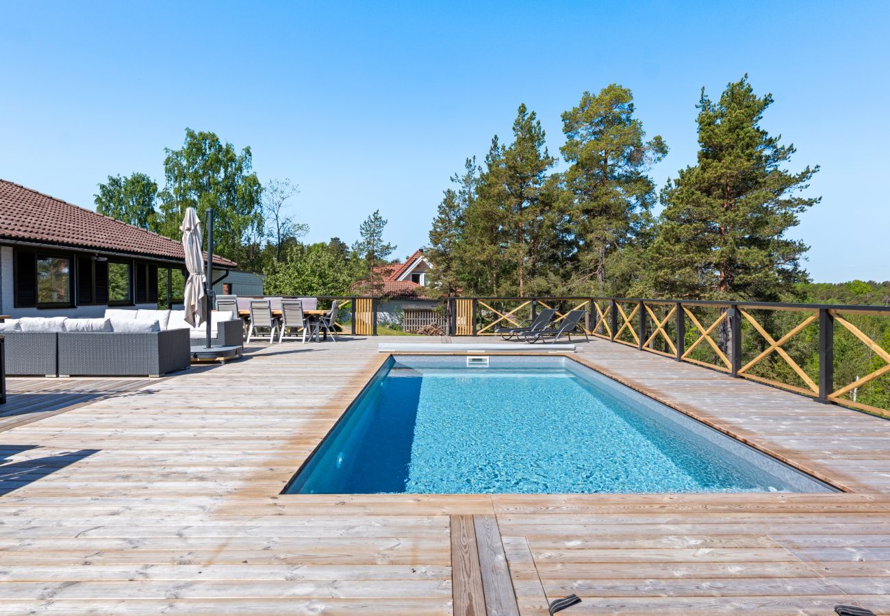 Villa in Värmdö - Golf and Pool Retreat