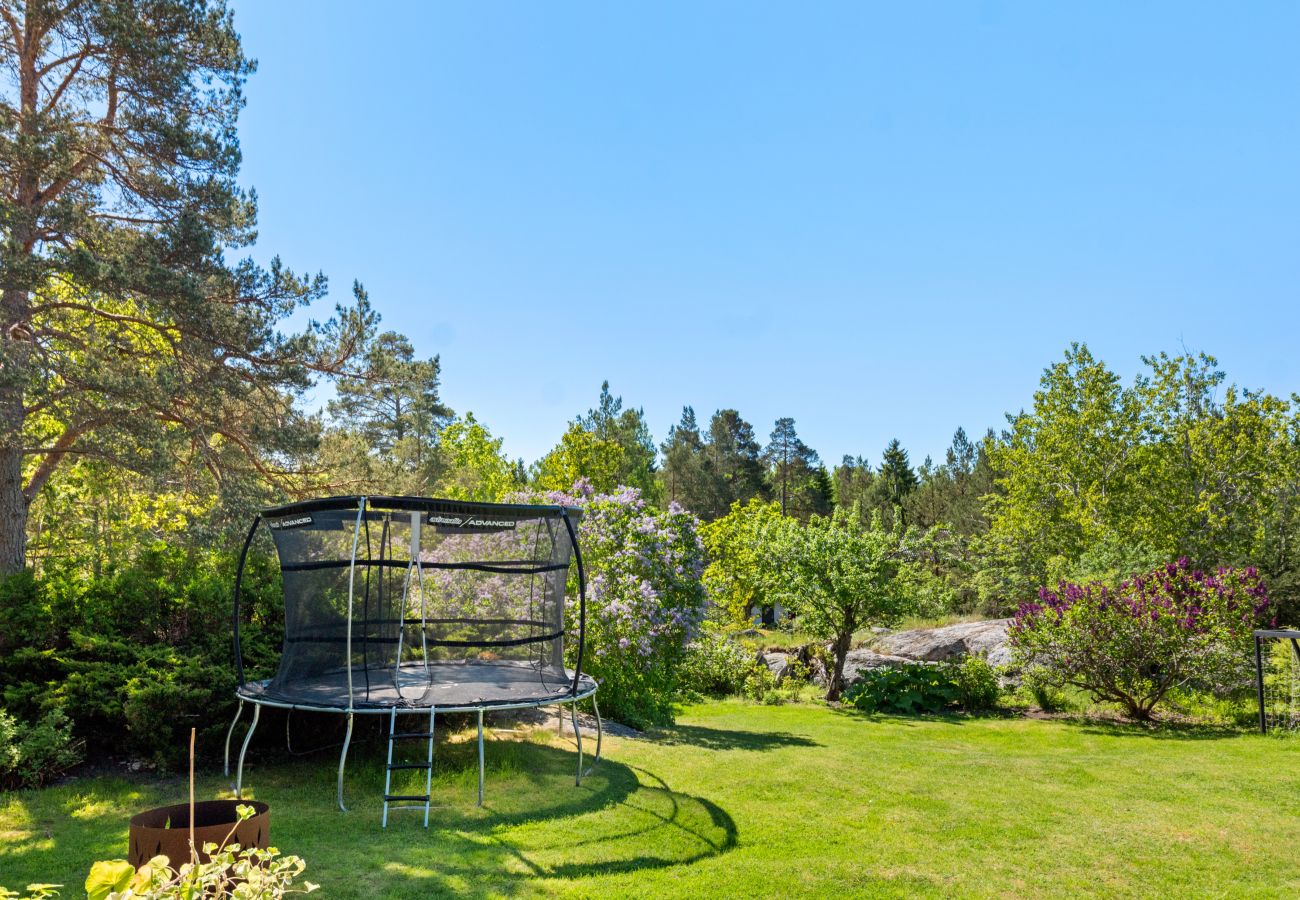 Villa in Värmdö - Golf and Pool Retreat