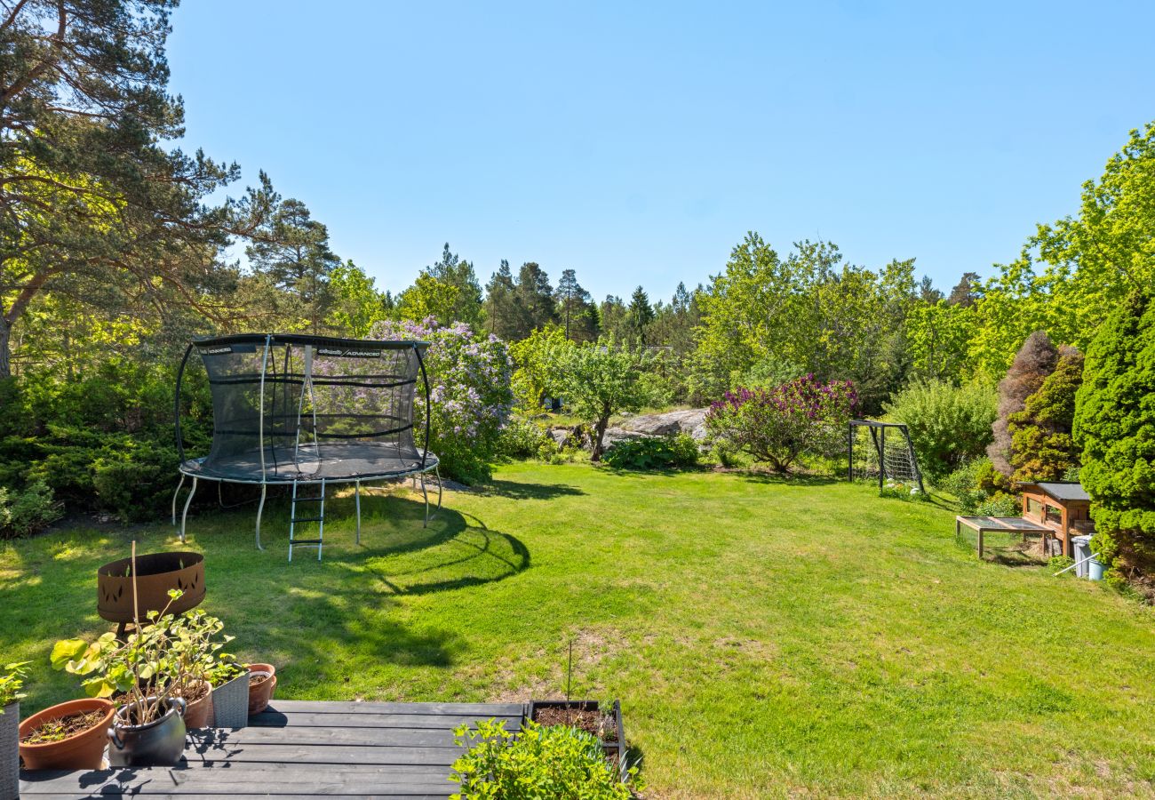 Villa in Värmdö - Golf and Pool Retreat
