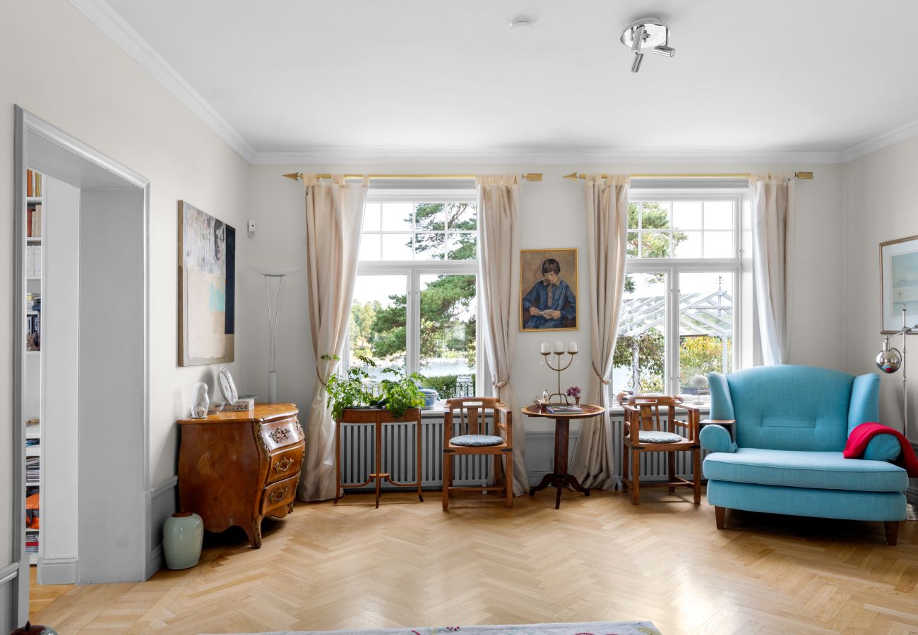 Villa in Saltsjö-Duvnäs - Seaside Villa with Own Beach 
