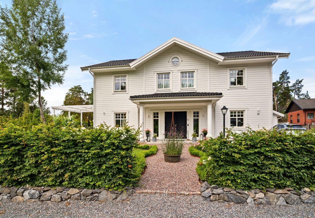 Villa in Saltsjö-Boo - Flower villa Saltsjö-Boo