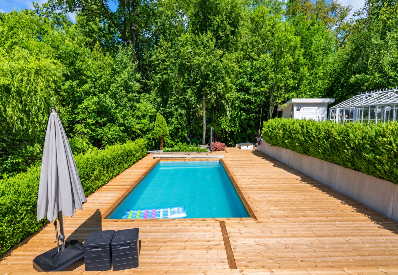 Villa in Bro -  Villa Bro Hof – Top-class pool, sauna and golf