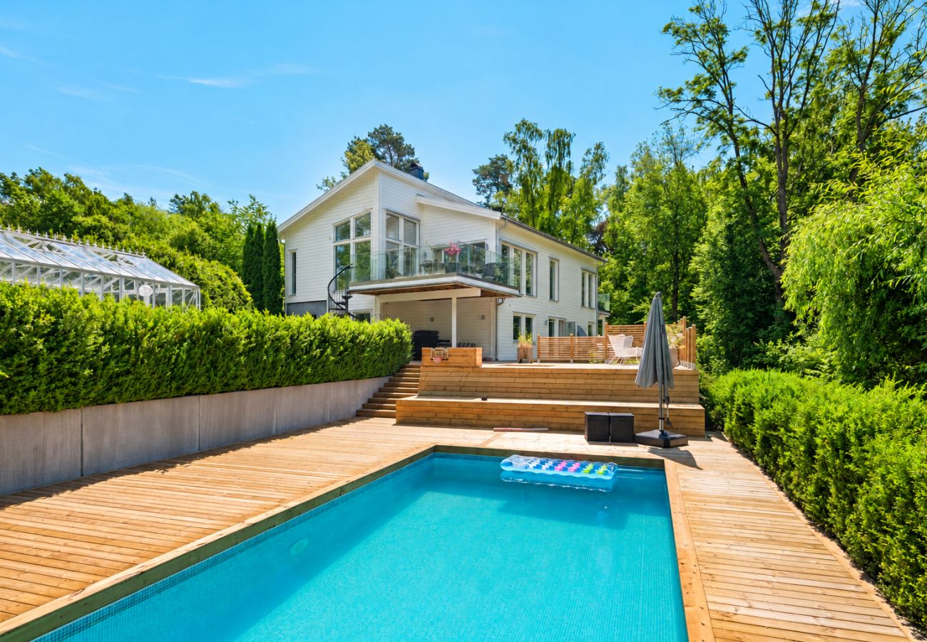 Villa in Bro -  Villa Bro Hof – Top-class pool, sauna and golf