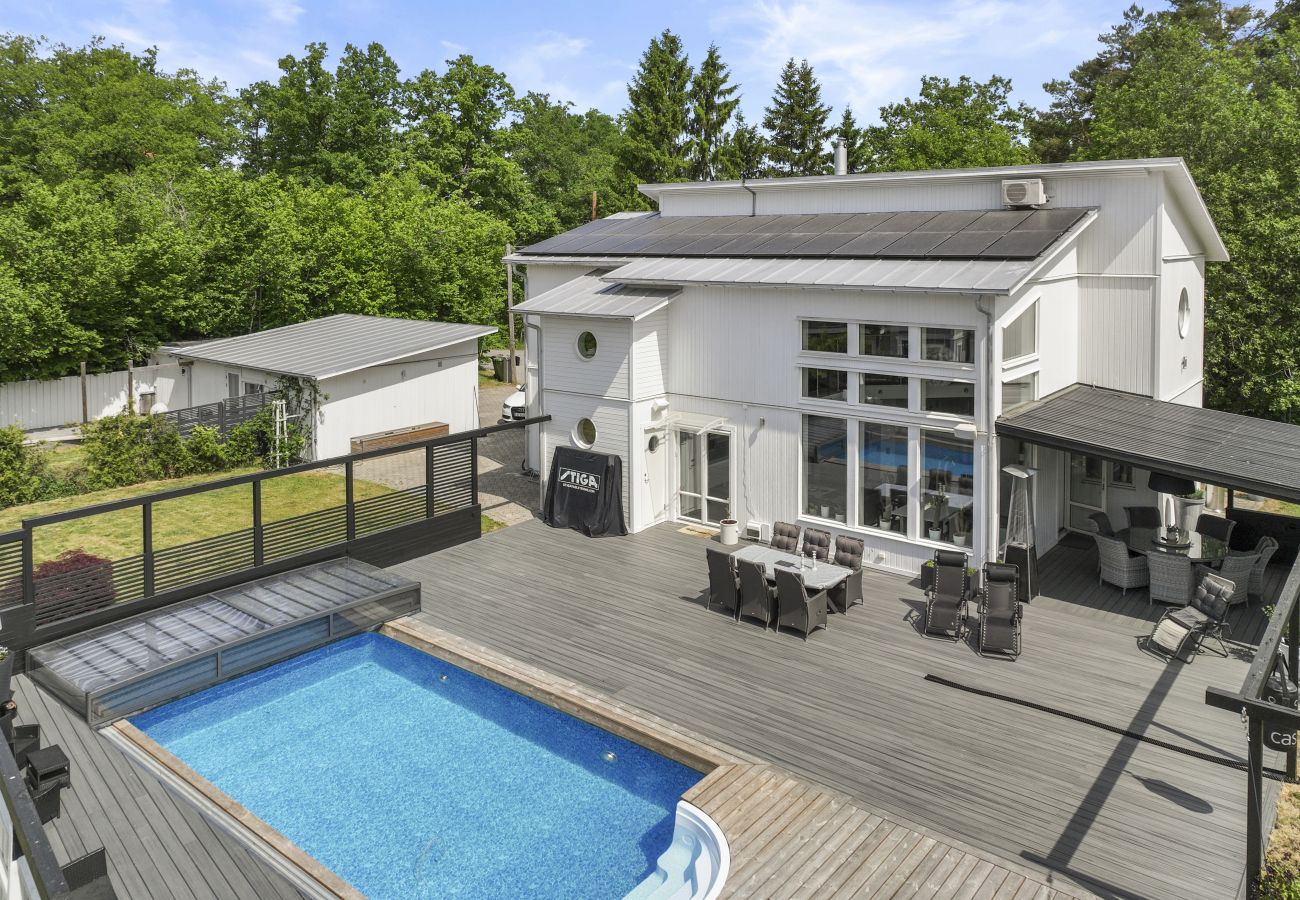 Villa i Ågesta - Lyxig villa i Stockholm