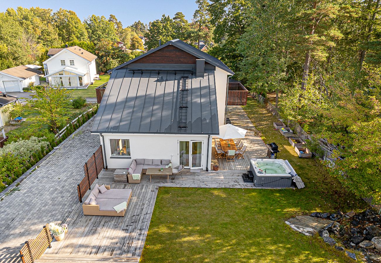 Villa i Vega - Modern villa med jacuzzi