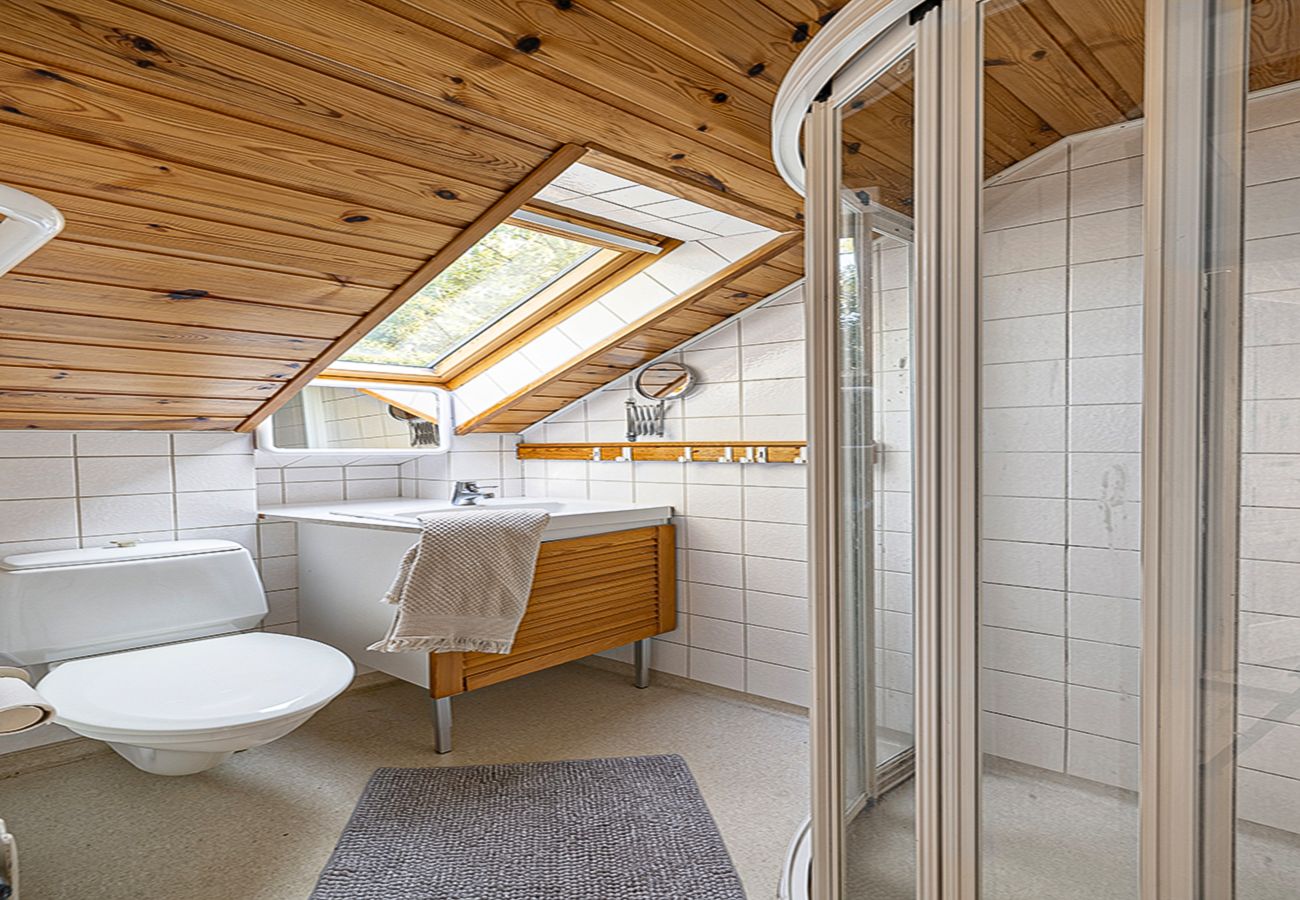 Villa i Bro - Drömplats med sjötomt nära BroHof-Golf