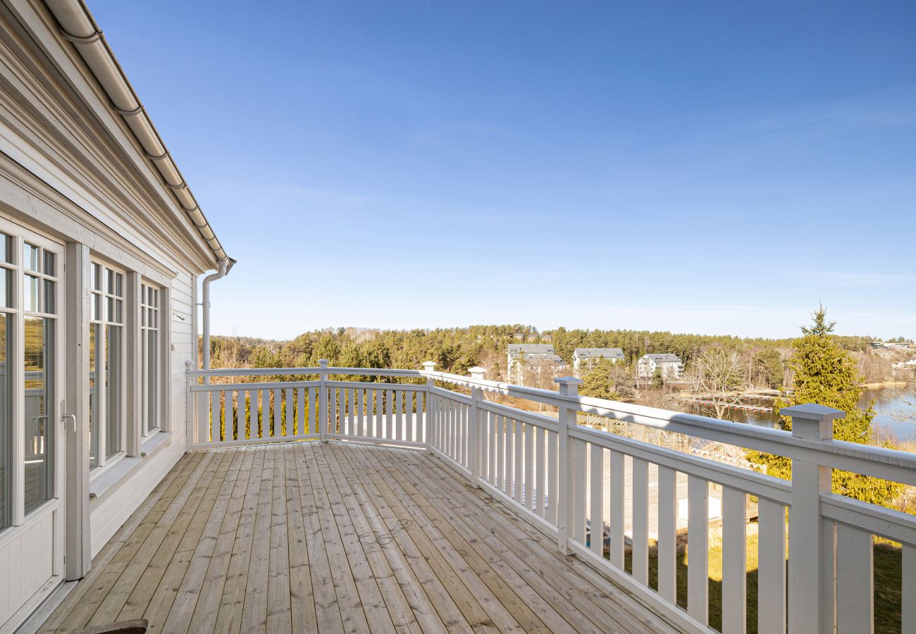 Villa i Värmdö - Lyxvilla med pool och havsutsikt i Stockholms skärgård