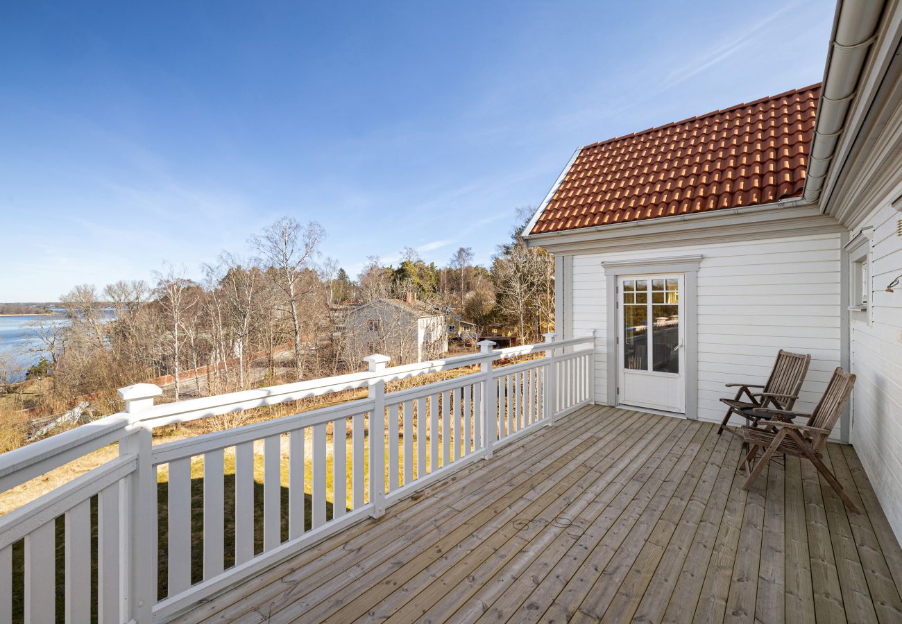 Villa i Värmdö - Lyxvilla med pool och havsutsikt i Stockholms skärgård