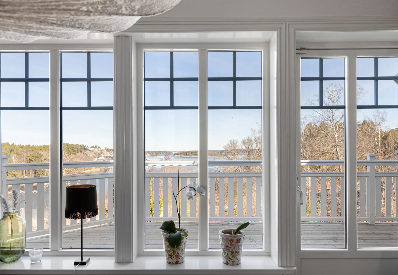Villa i Värmdö - Lyxvilla med pool och havsutsikt i Stockholms skärgård