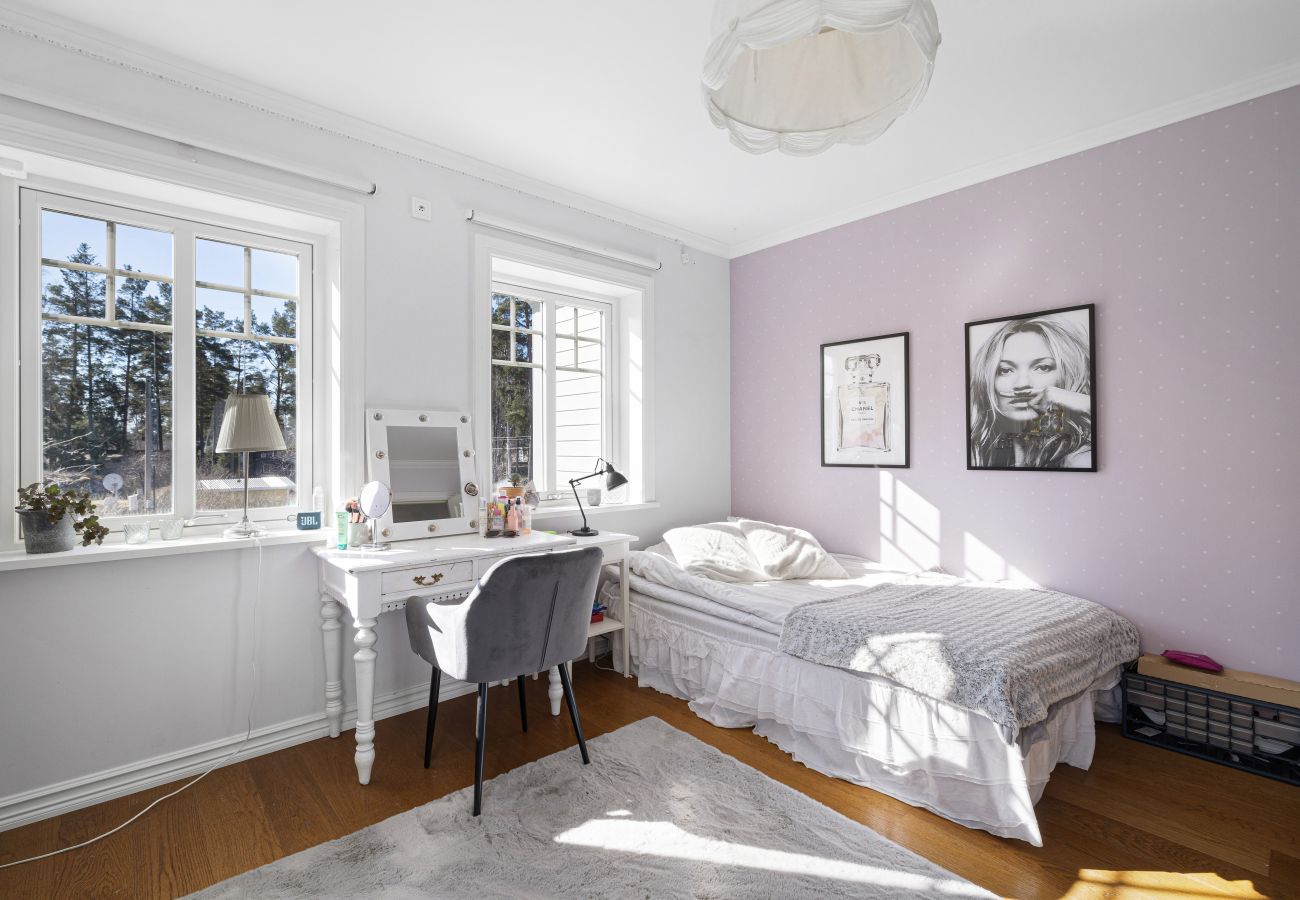 Villa i Värmdö - Lyxvilla med pool och havsutsikt i Stockholms skärgård