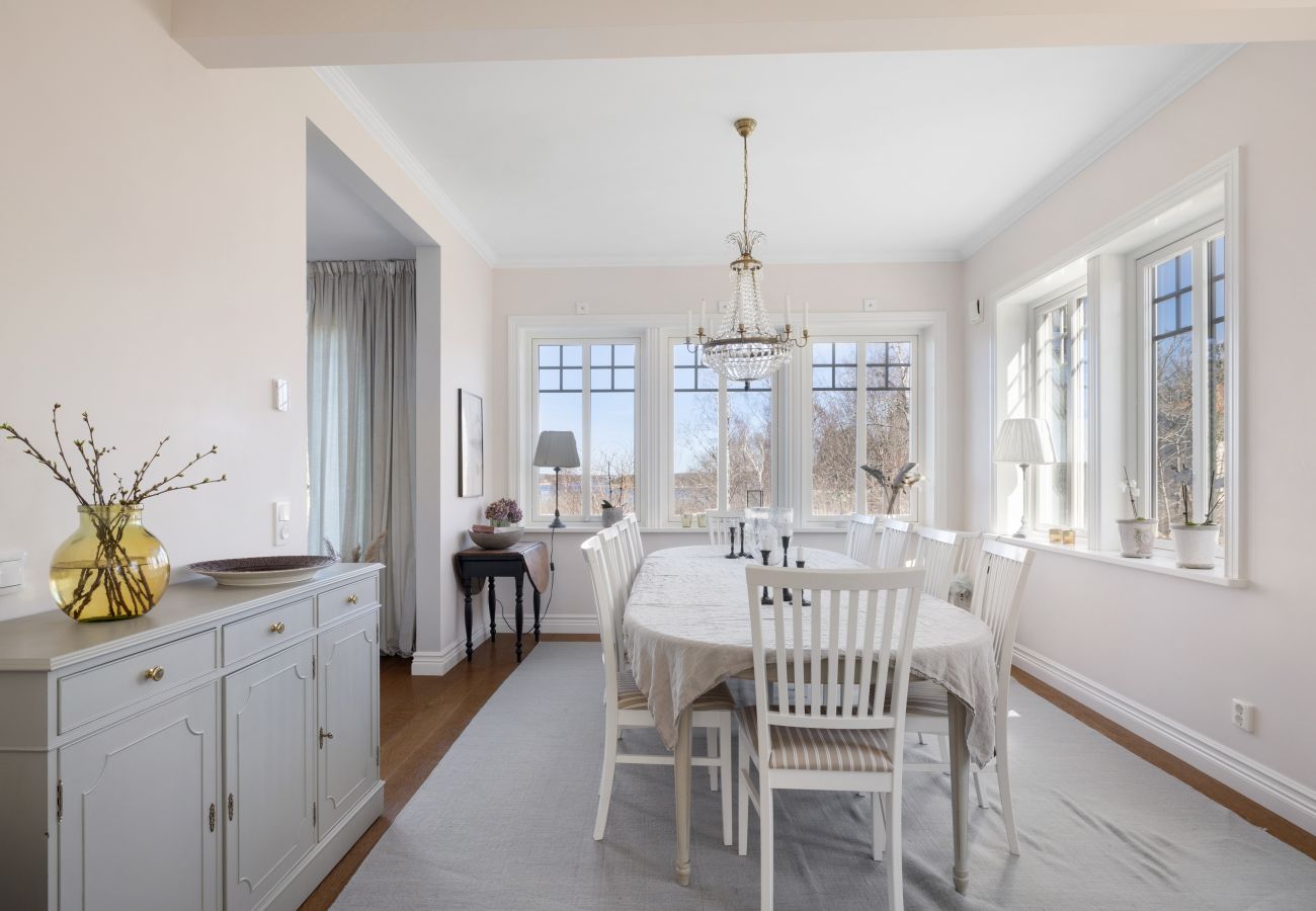 Villa i Värmdö - Lyxvilla med pool och havsutsikt i Stockholms skärgård