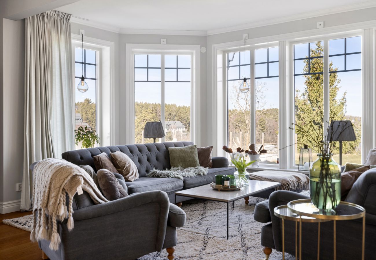 Villa i Värmdö - Lyxvilla med pool och havsutsikt i Stockholms skärgård
