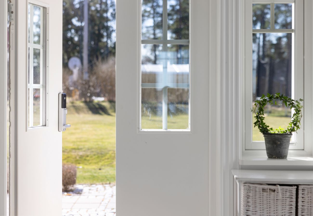 Villa i Värmdö - Lyxvilla med pool och havsutsikt i Stockholms skärgård