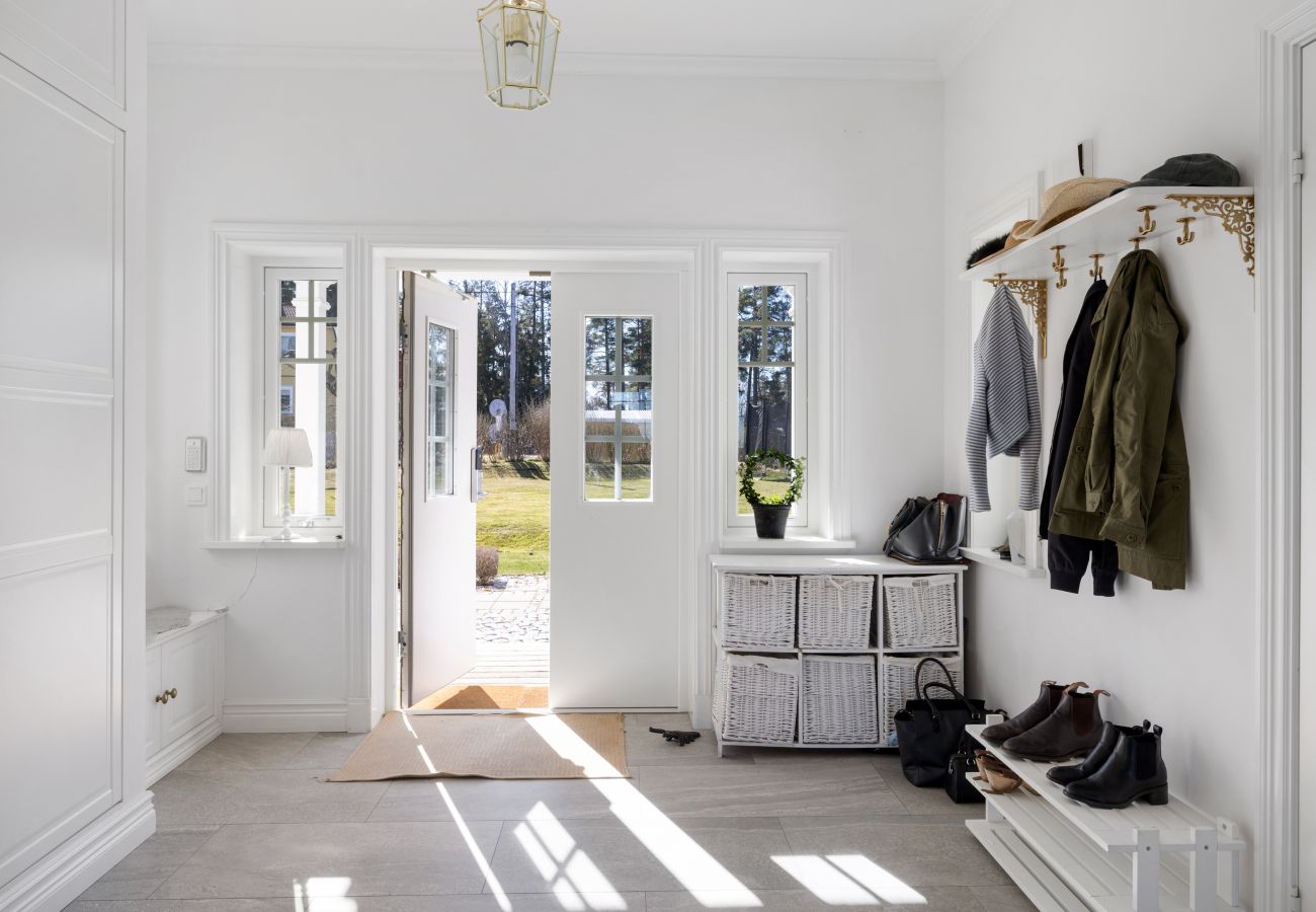 Villa i Värmdö - Lyxvilla med pool och havsutsikt i Stockholms skärgård