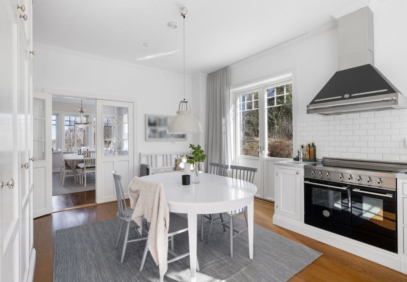 Villa i Värmdö - Lyxvilla med pool och havsutsikt i Stockholms skärgård