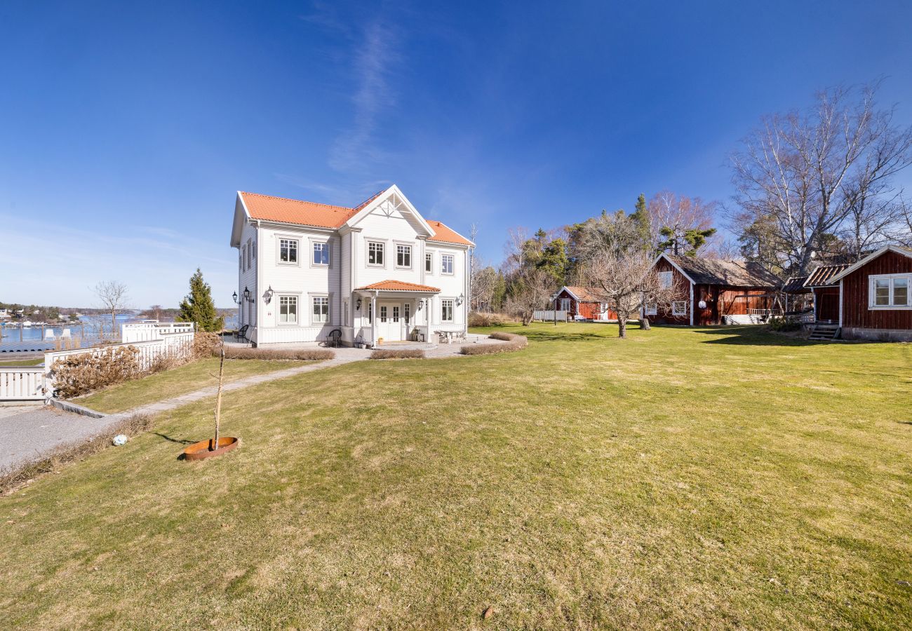 Villa i Värmdö - Lyxvilla med pool och havsutsikt i Stockholms skärgård