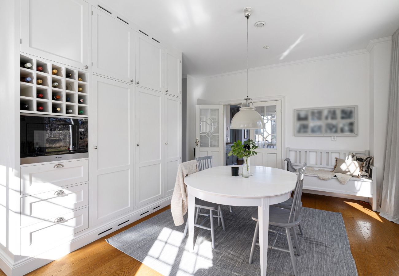 Villa i Värmdö - Lyxvilla med pool och havsutsikt i Stockholms skärgård