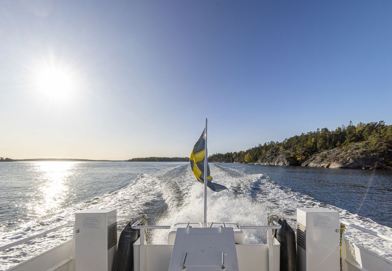 Villa i Värmdö - Lyxvilla med pool och havsutsikt i Stockholms skärgård